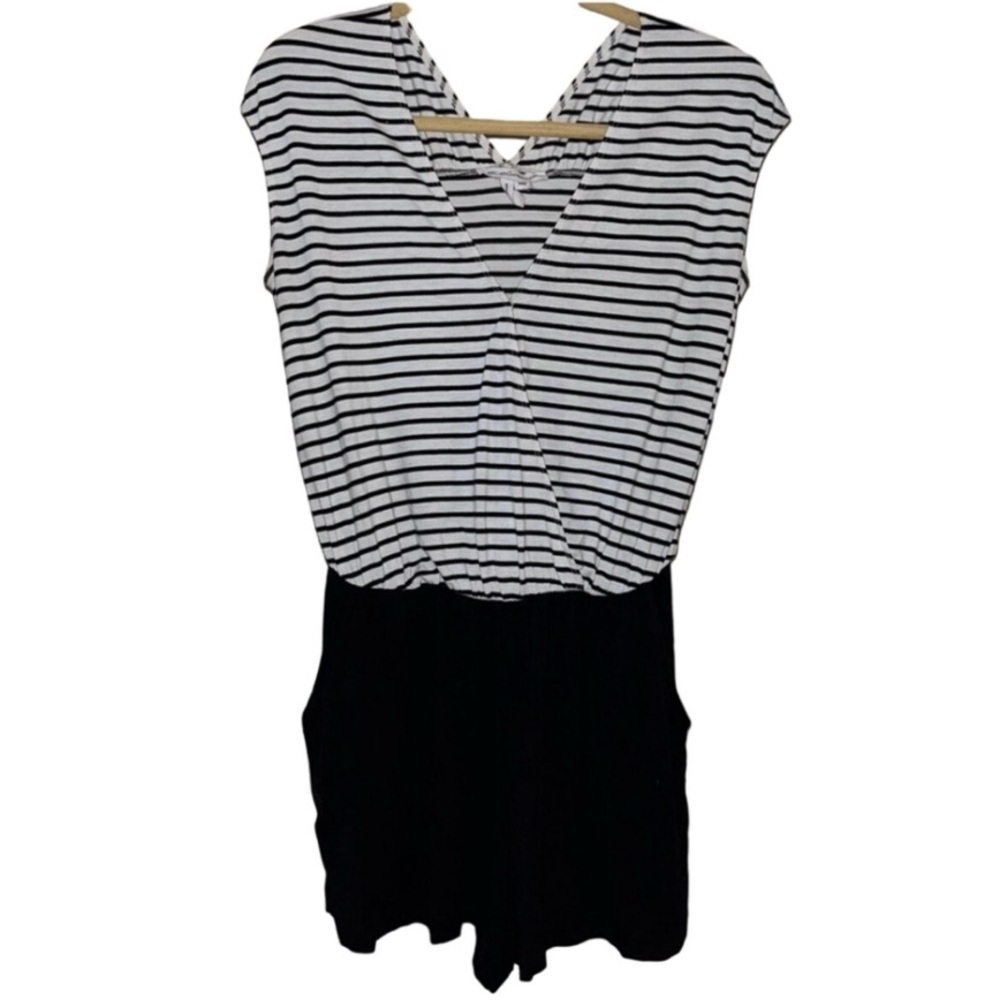 BCBGeneration Black White Striped V-Neck Romper W/ Pockets Sz XXS